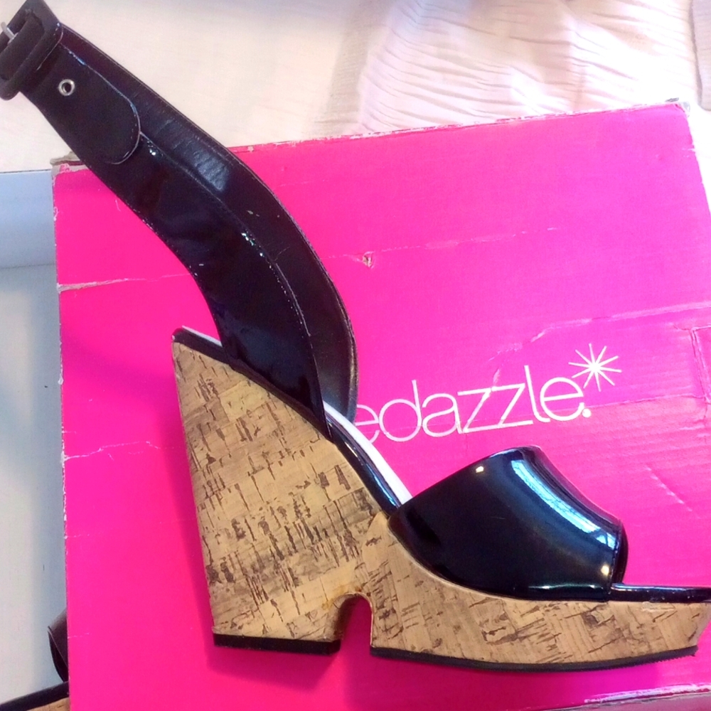 Shoedazzle Black Platform wood heel size 9